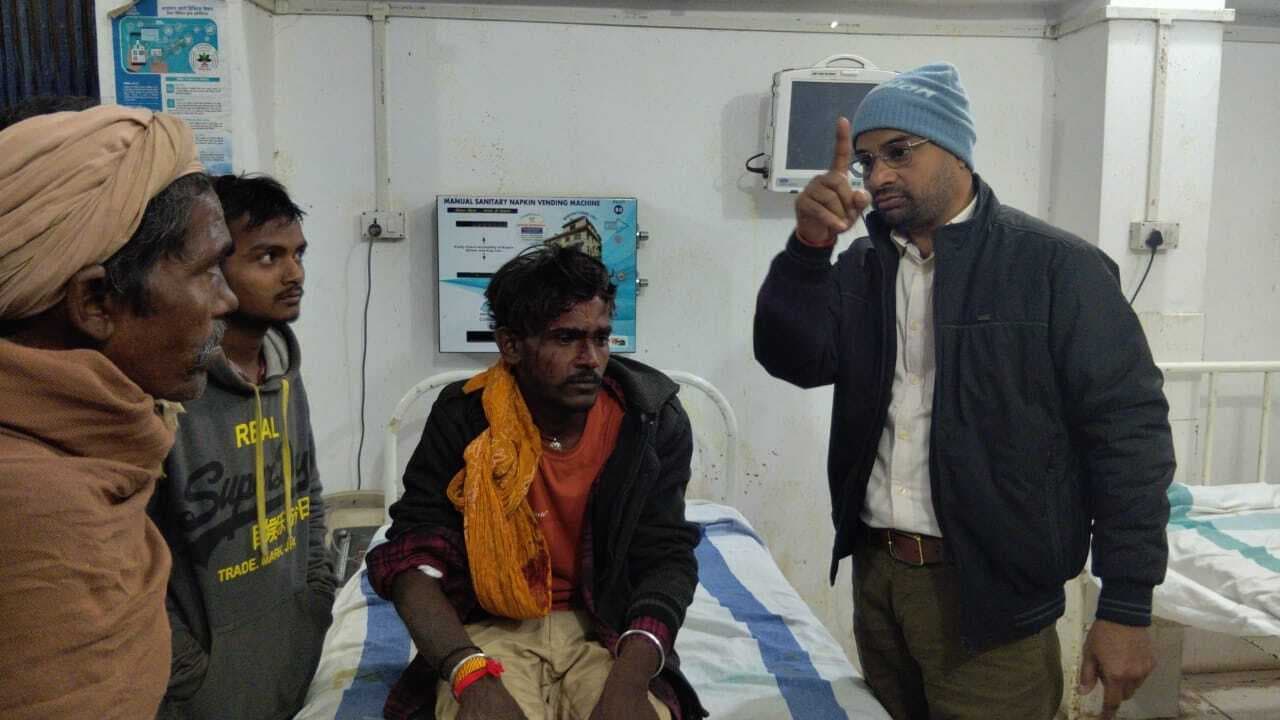 ऑटो व टोटो की आमने-सामने की टक्कर में चालक जख्मी