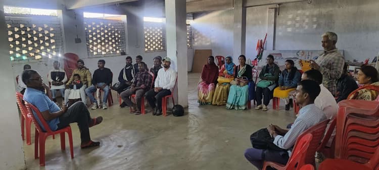 सांसद लगा रहे जनता दरबार