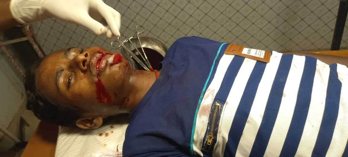 ट्रैक्टर के धक्के से बाइक चालक जख्मी