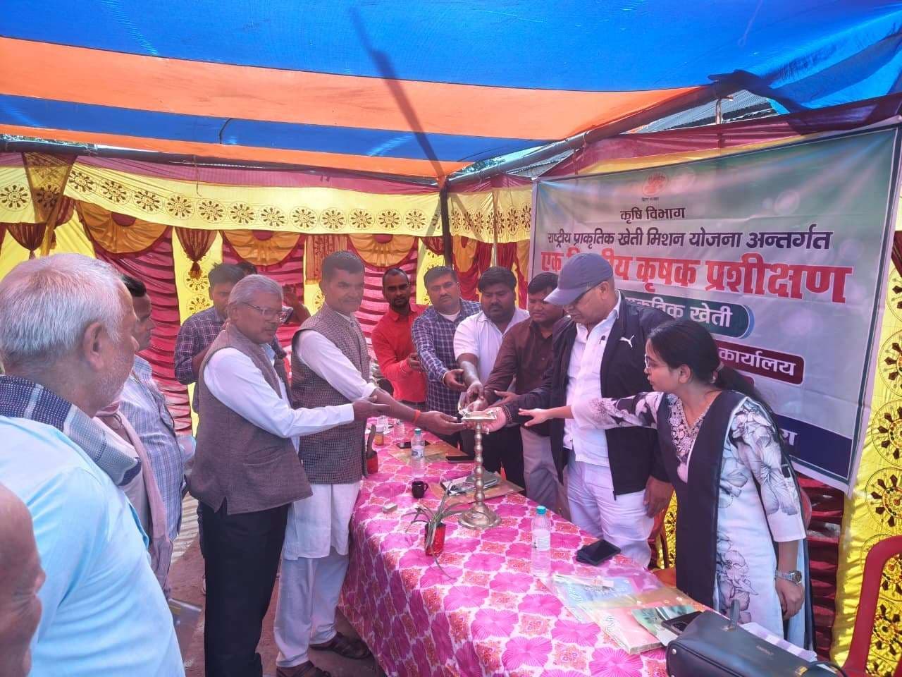 चयनित किसानों को प्राकृतिक खेती का दिया प्रशिक्षण