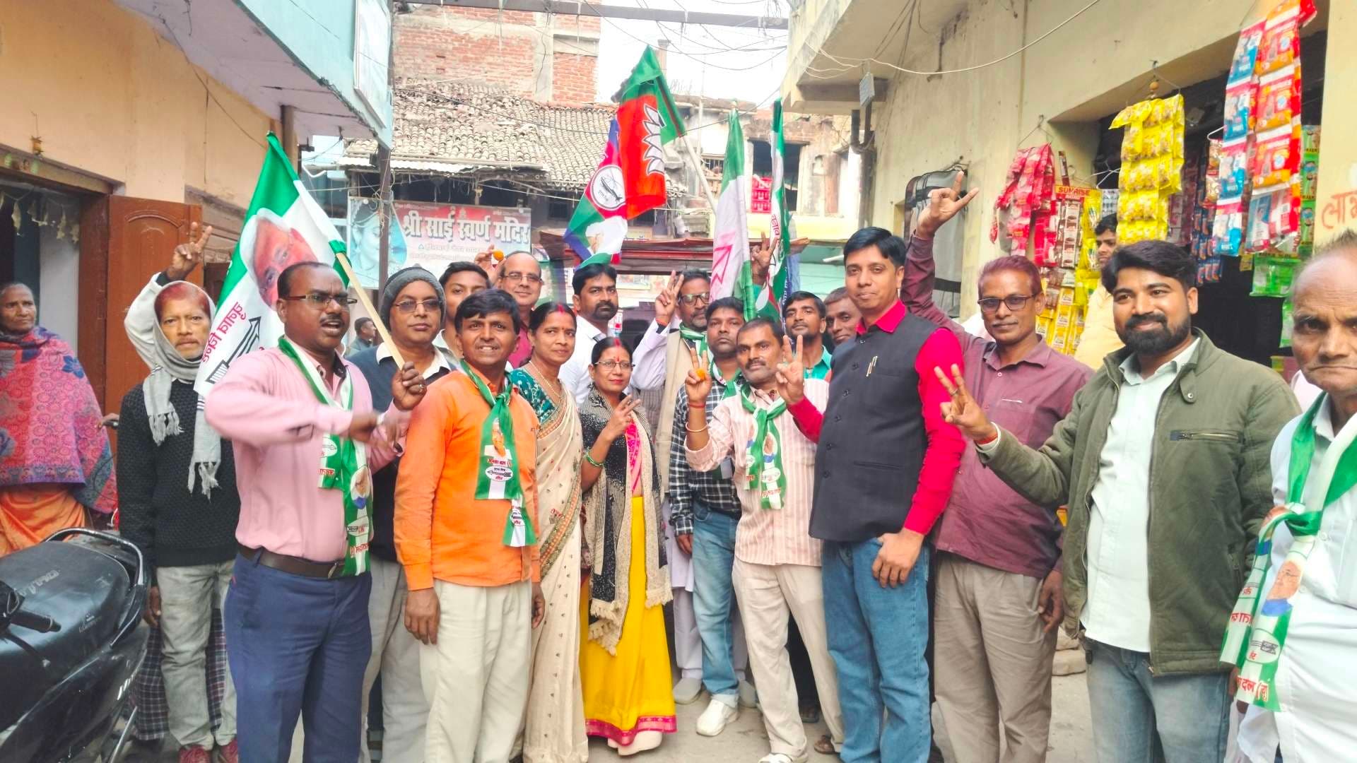 एनडीए प्रत्याशी की जीत पर बाजार में बांटे गये लड्डूएनडी, कार्यकर्ताओं में दिखा उत्साह