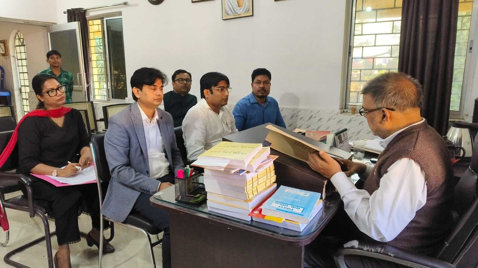 जिला विधिक सेवा प्राधिकार ने प्रखंड पंचायती राज पदाधिकारियों के साथ की बैठक