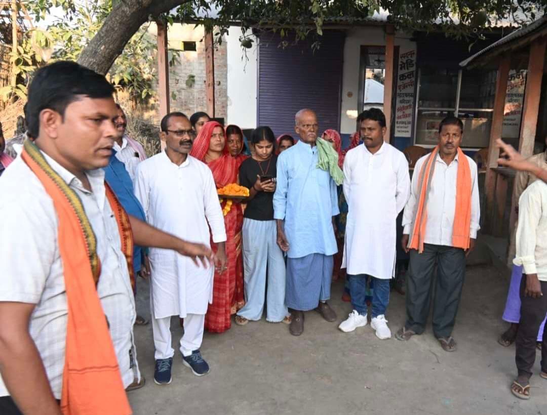 बिहार में एनडीए की सरकार बनने पर फलका में कार्यकर्ताओं में हर्ष