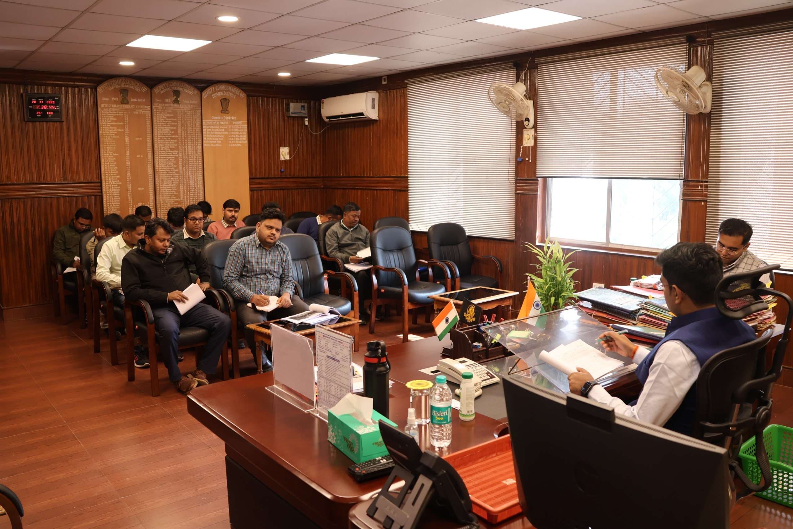 योजनाओं का लाभ पारदर्शी तरीके से पहुंचायें : डीसी