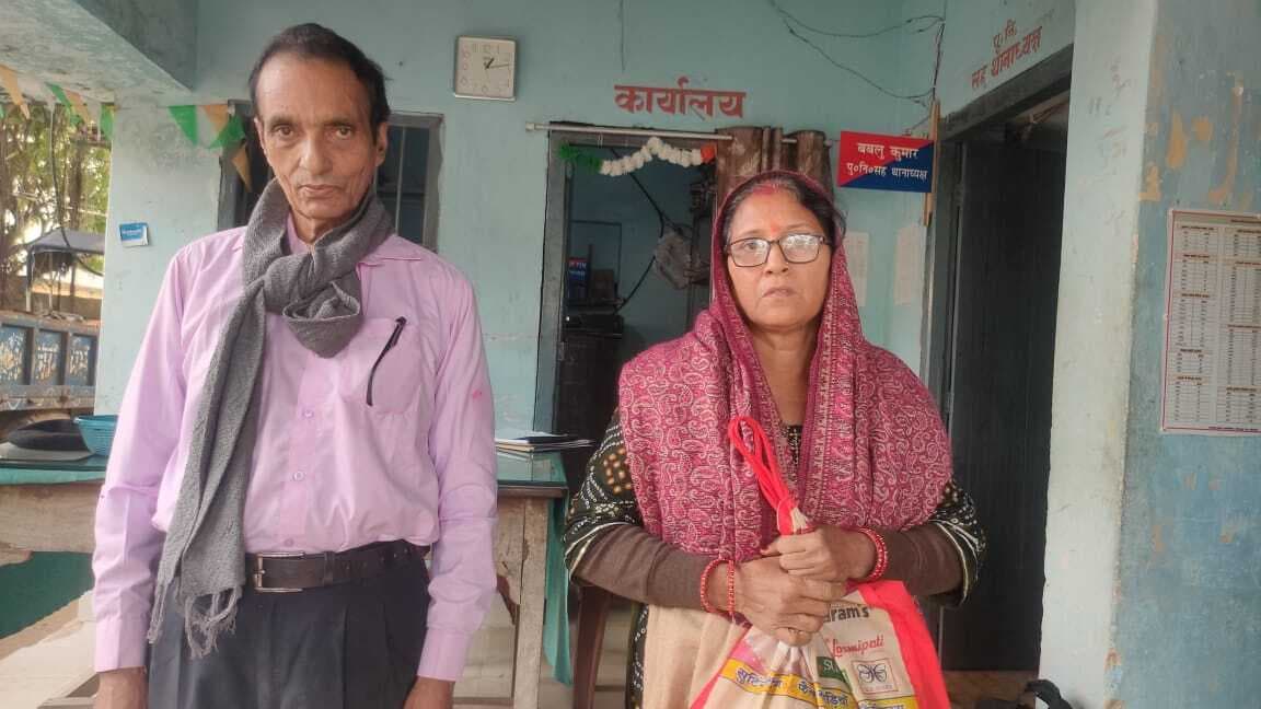 जमीन विवाद में गेट पर लगे ग्रिल का दरवाजा तोड़ा, थाना में की शिकायत