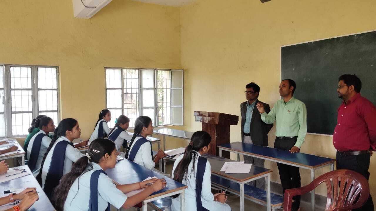 27 नवंबर तक भरा जा रहा जेईई मेन सेशन-एक का फाॅर्म, छात्राओं को किया जागरूक