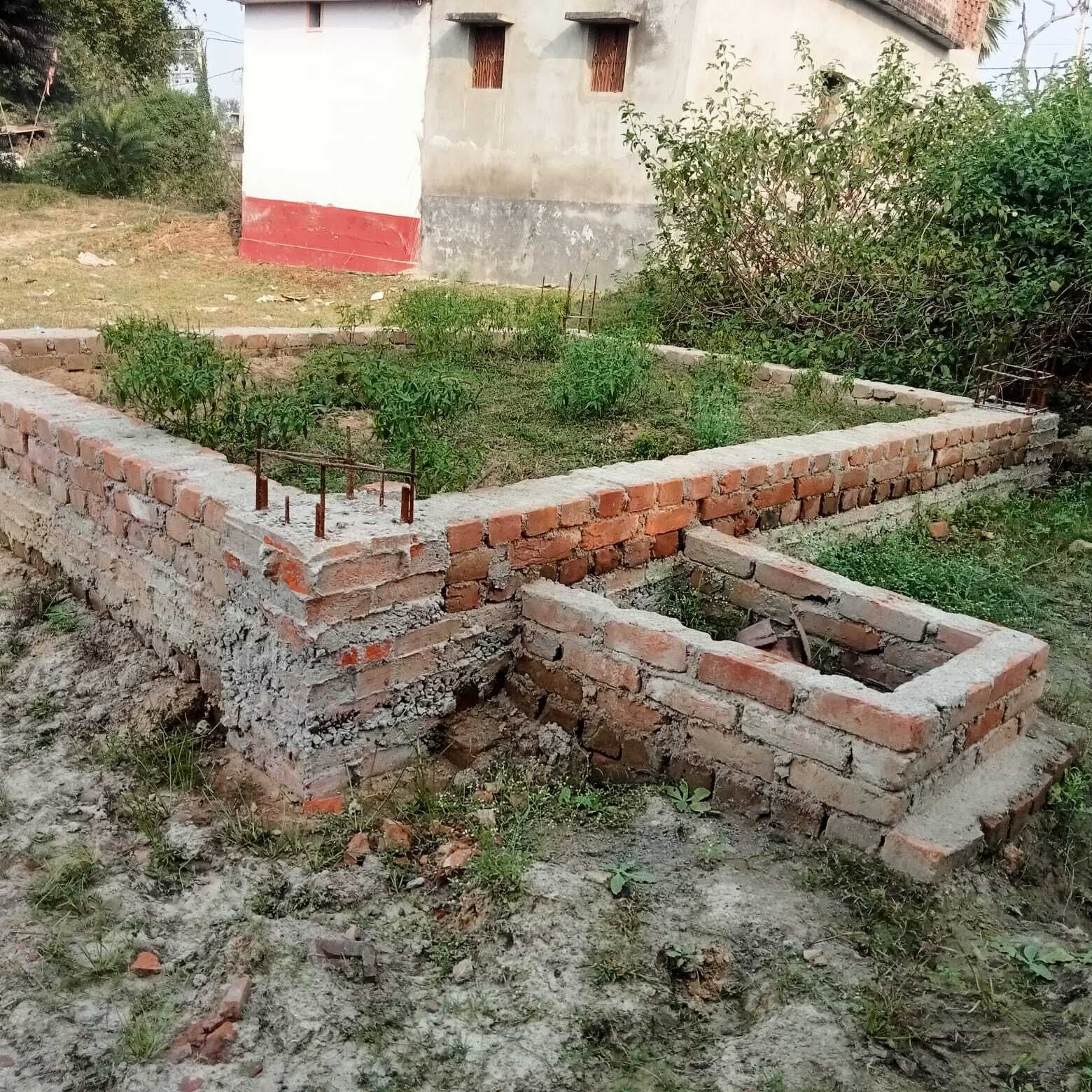 एक साल से अक्षरा गांव में दम तोड़ रही नल जल योजना, संवेदक का कोई अता पता नहीं