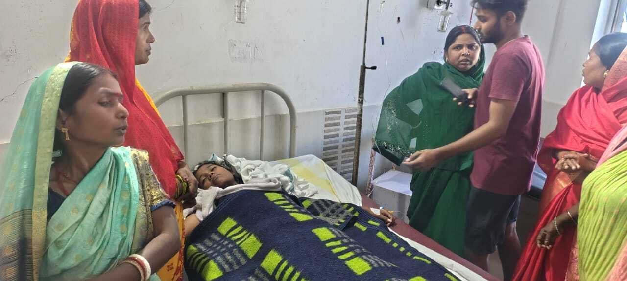 टोटो पलटने से चार छात्रा घायल