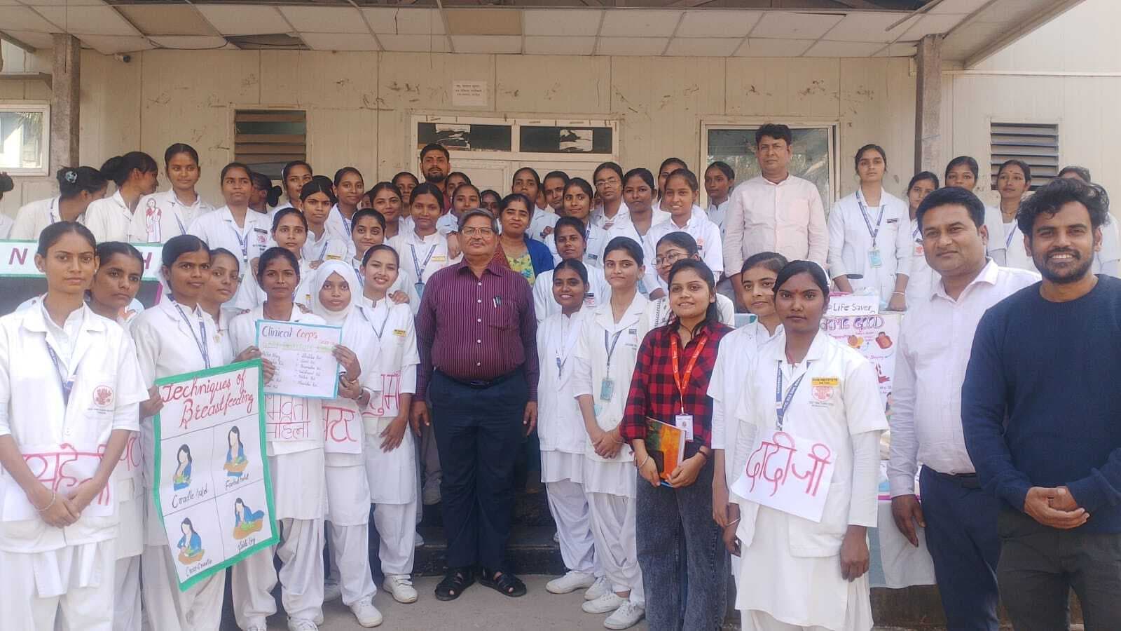 छात्राओं ने नुक्कड़ नाटक के माध्यम से हर शिशु सुरक्षित होने का दिया संदेश