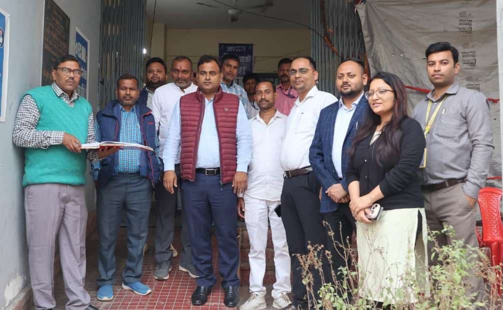 ईवीएम वेयरहाउस का डीएम ने किया निरीक्षण