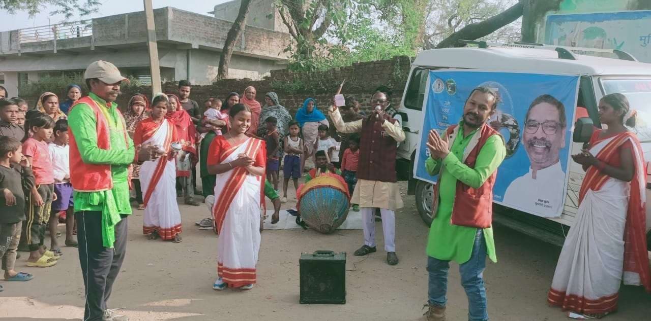 Bokaro News : गीत-नाटक के जरिये दी गयी सरकार की योजनाओं की जानकारी