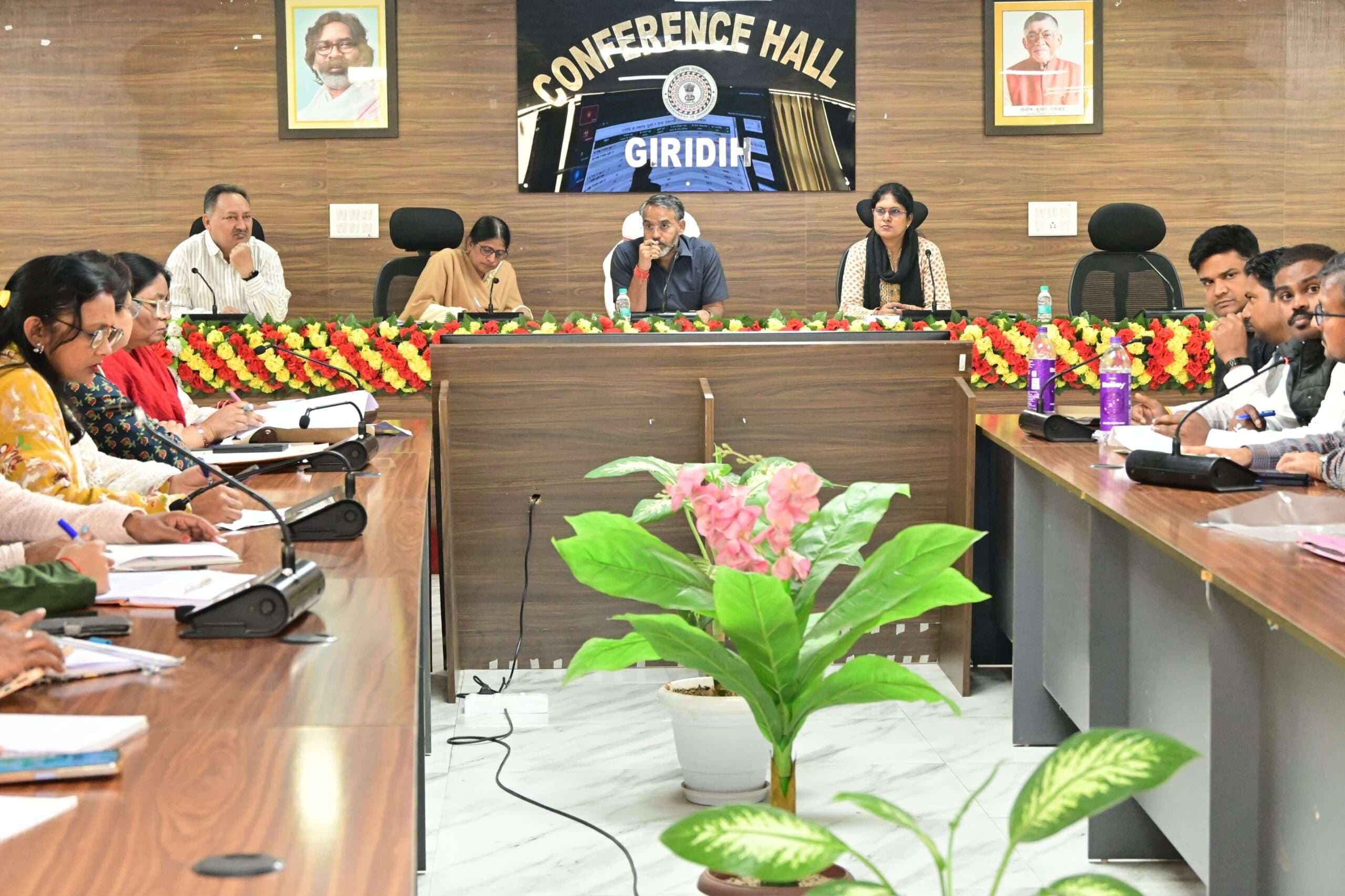 Giridih News :डीसी ने की समाज कल्याण विभाग की मासिक समीक्षात्मक बैठक