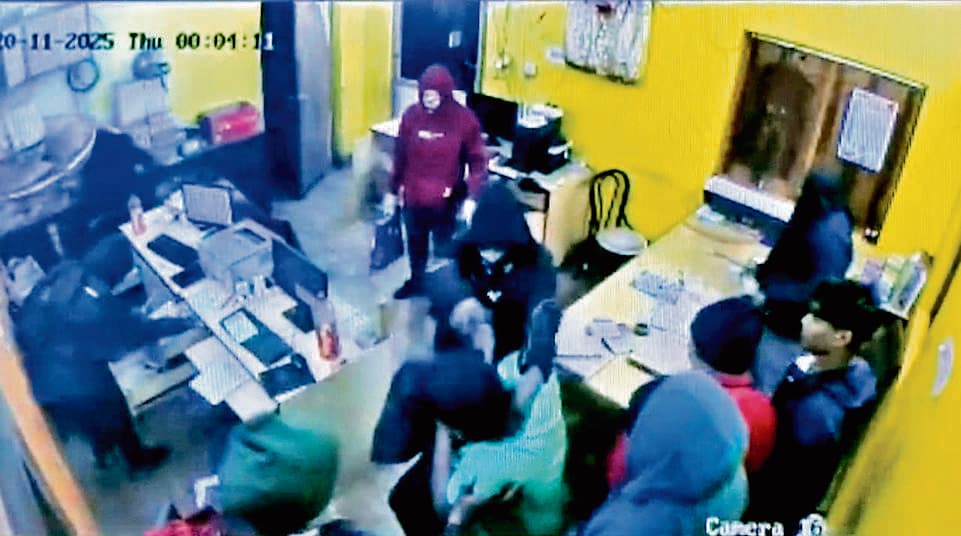 Rourkela News: कोइड़ा में ट्रांसपोर्ट कार्यालय से पिस्तौल की नोक पर 3.50 लाख रुपये की डकैती