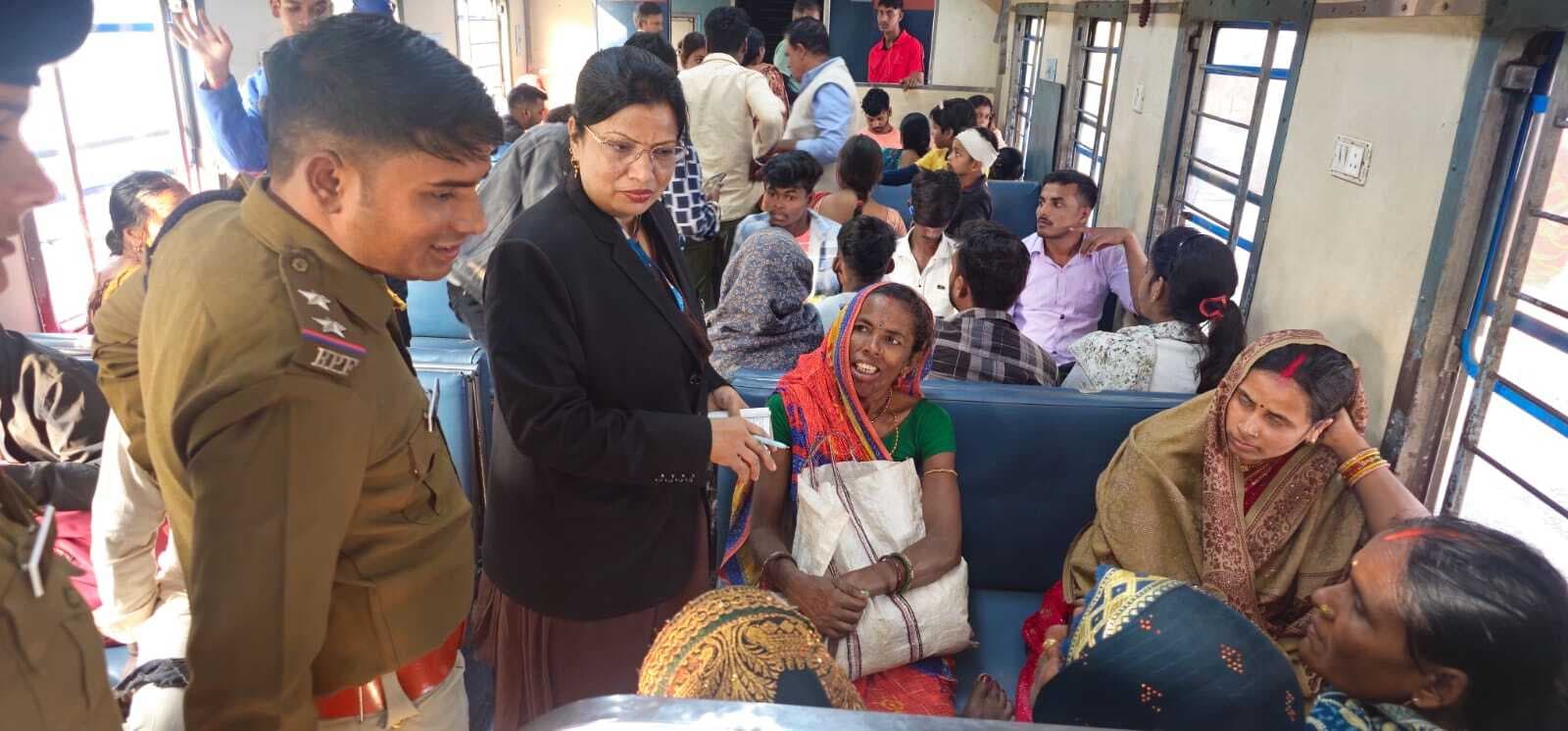 रेल यात्रियों से 2.5 लाख रुपये वसूला जुर्माना