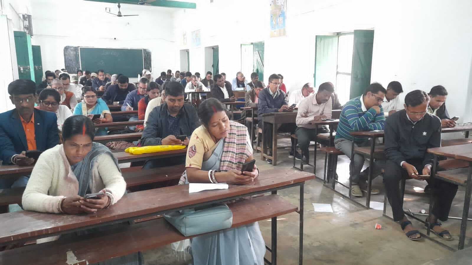 Giridih News :टीएनए परीक्षा का समापन, सरिया के 500 शिक्षक हुए शामिल