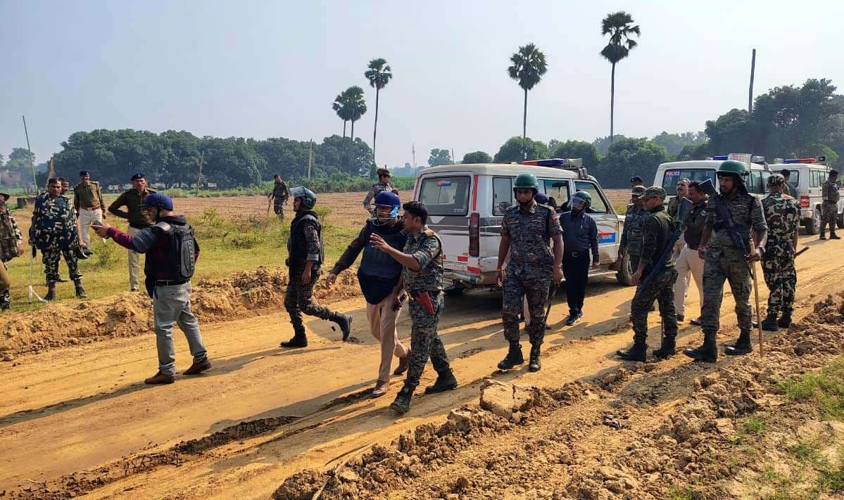 प्रशासन ने 400 मीटर जमीन पर एनएचएआइ को दिलाया कब्जा