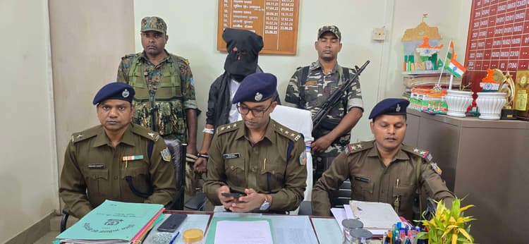 Chaibasa News : फायरिंग मामले में अमन गिरफ्तार, मुकेश फरार