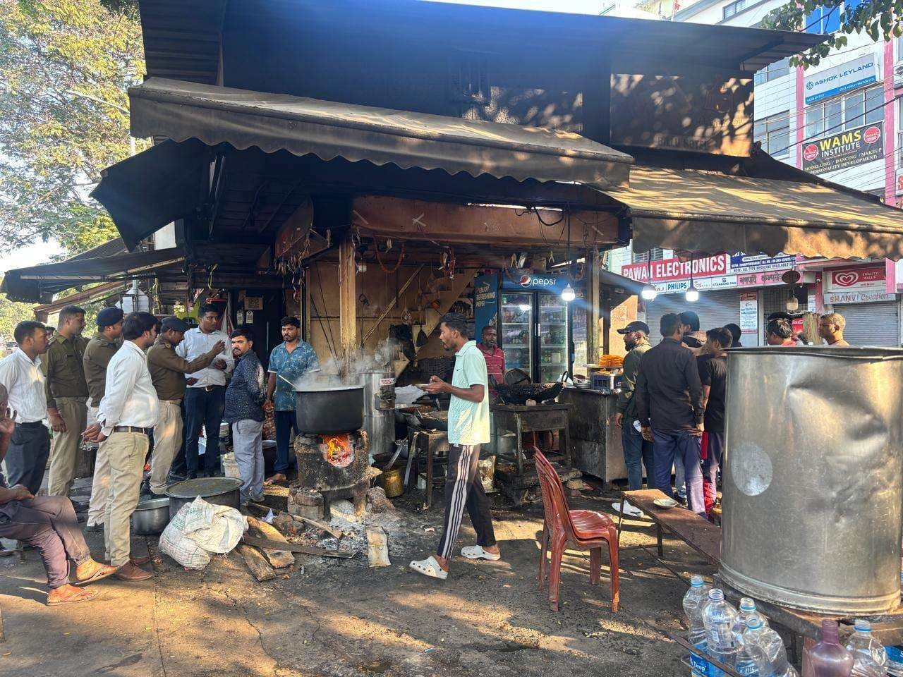 Jamshedpur News : जेएनएसी ने साकची, कदमा सहित 6 क्षेत्रों में चलाया अतिक्रमण हटाओ अभियान