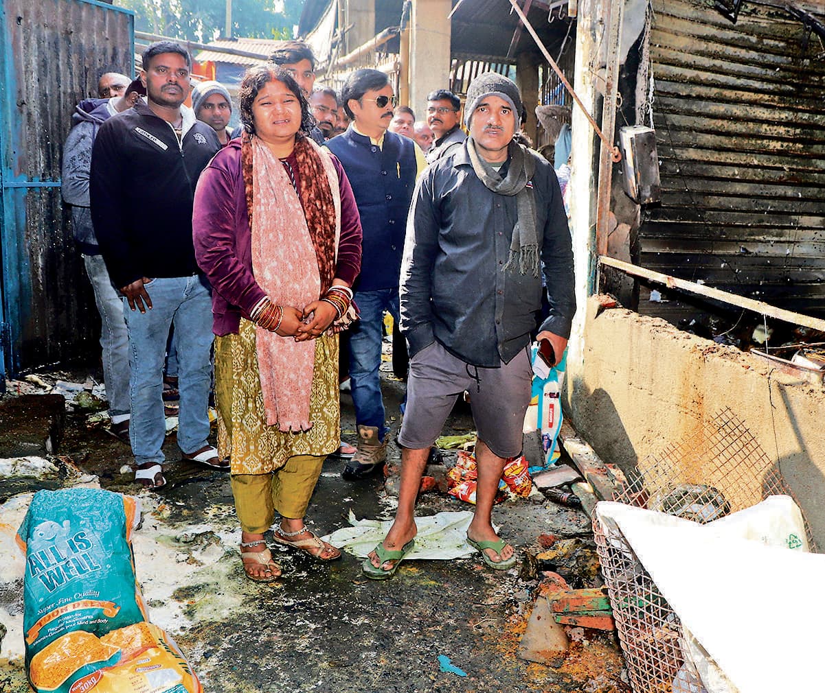 Jamshedpur News : सिदगोड़ा : छह दुकान व गोदाम में लगी आग, 35 से 40 लाख का नुकसान