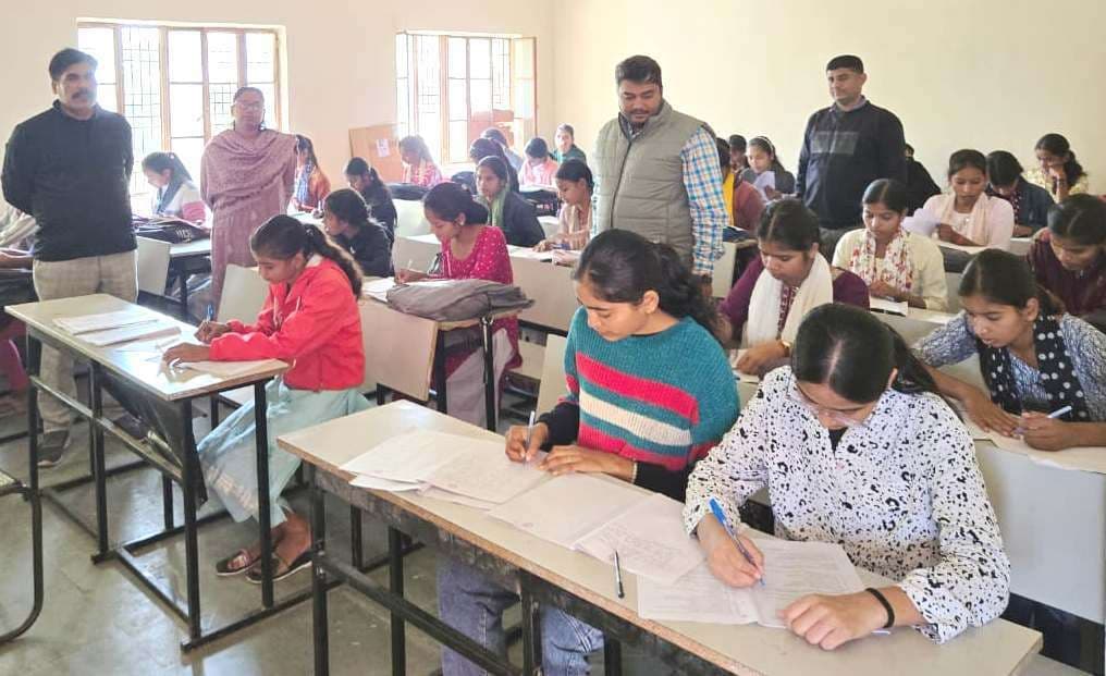 सेंटअप एग्जाम का परीक्षा नियंत्रक ने की जांच