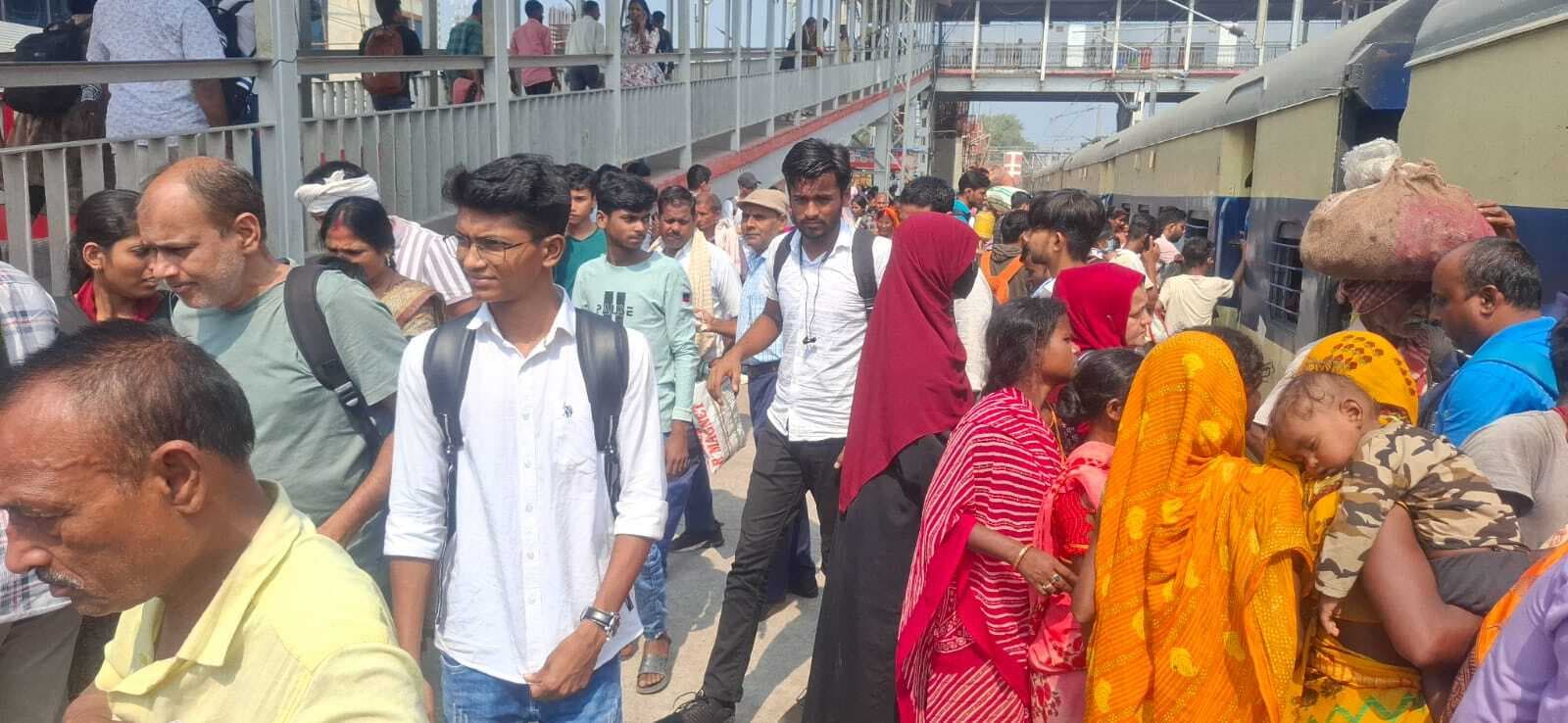 कुहासे से ट्रेनों की रफ्तार धीमी