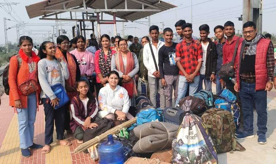 19 सदस्यीय स्काउट-गाइड टीम 19वीं राष्ट्रीय जंबूरी के लिए लखनऊ रवाना