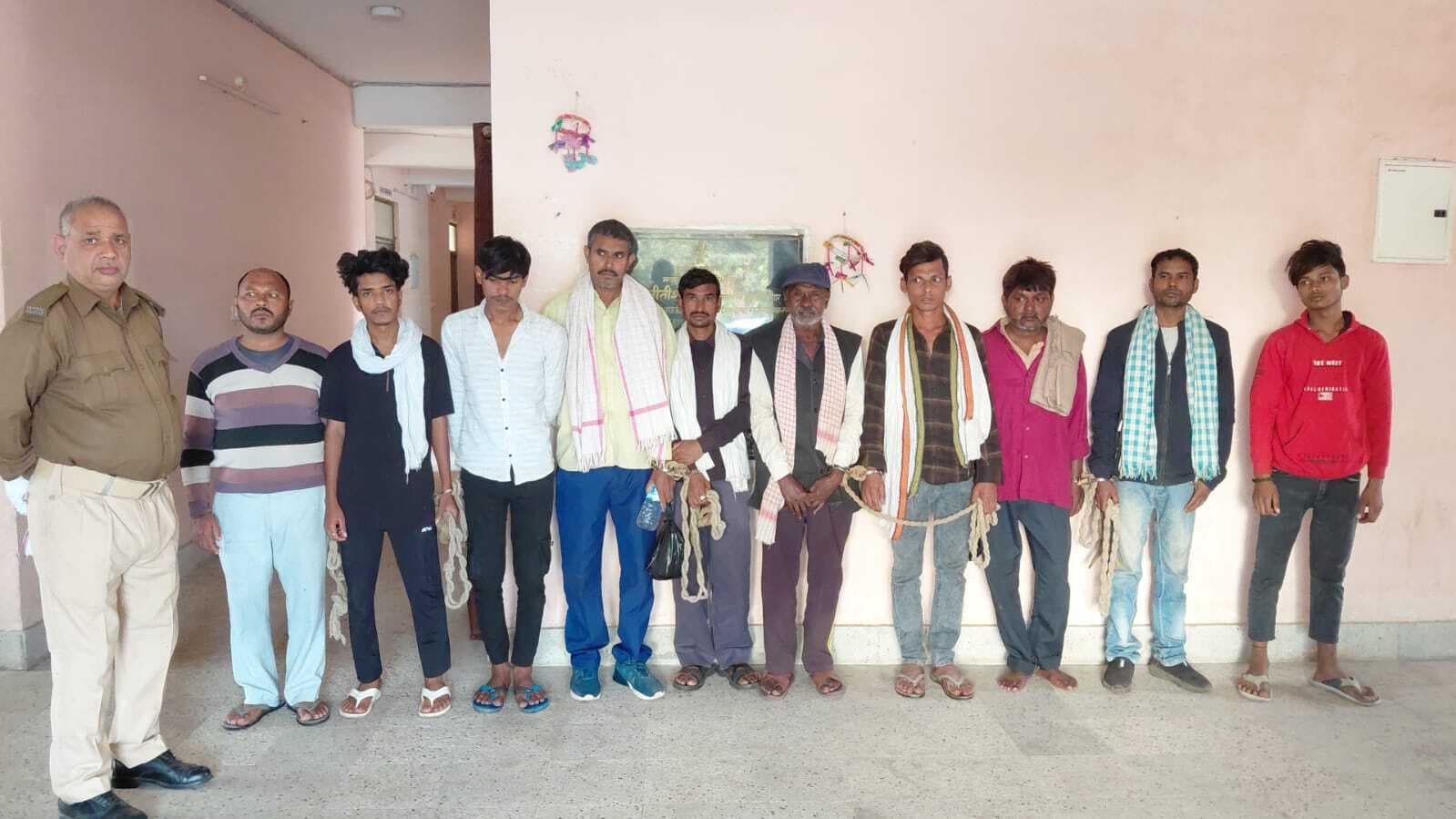 50 लीटर देसी शराब के साथ दो आरोपी व आठ शराबी गिरफ्तार