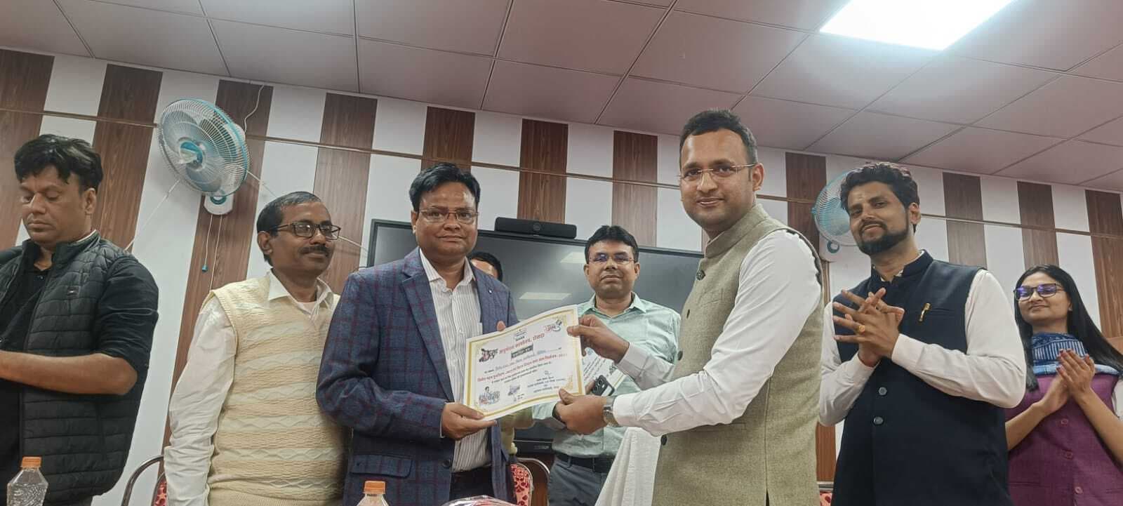 Samastipur News:बेहतर कार्य के लिए सम्मानित किये गये कर्मी