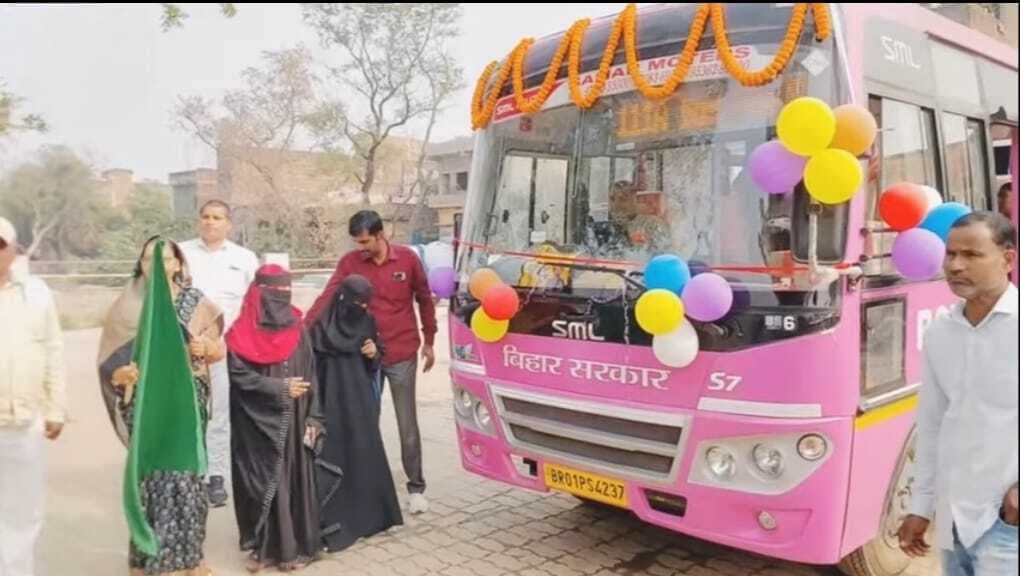शेरघाटी में पिंक बस सेवा शुरू