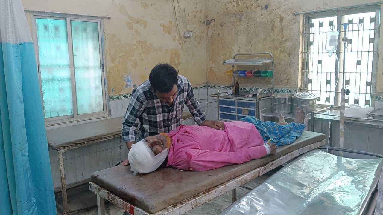 मांझा में छत से गिरकर बुजुर्ग गंभीर रूप से घायल, गोरखपुर रेफर