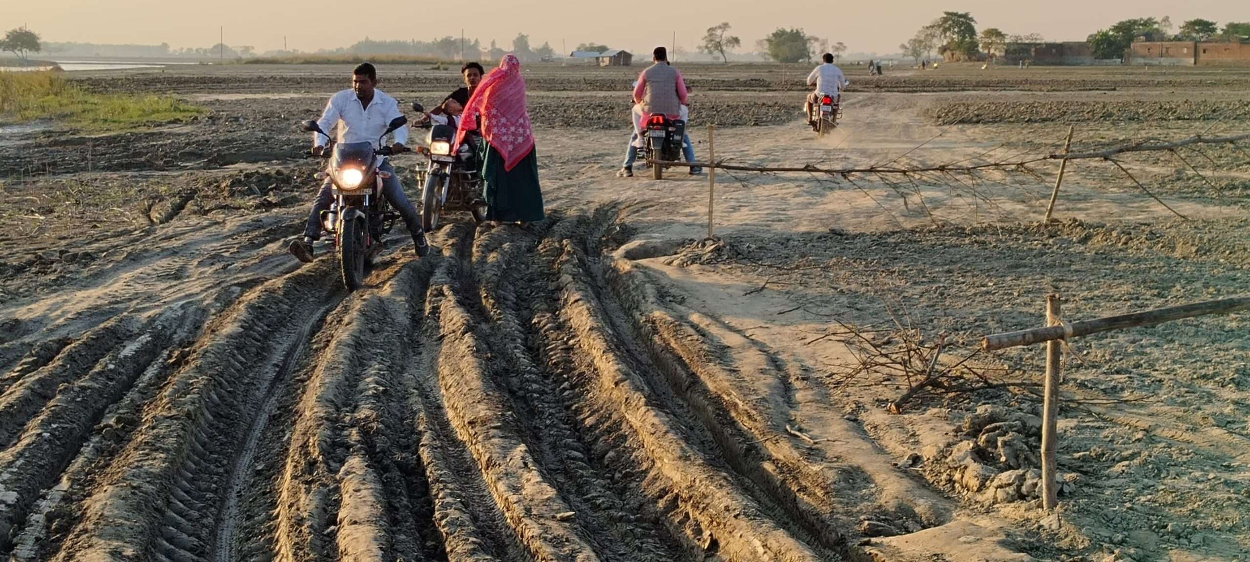 7.82 करोड़ से बनने वाली सड़क दो वर्ष में नहीं हुआ पूरा