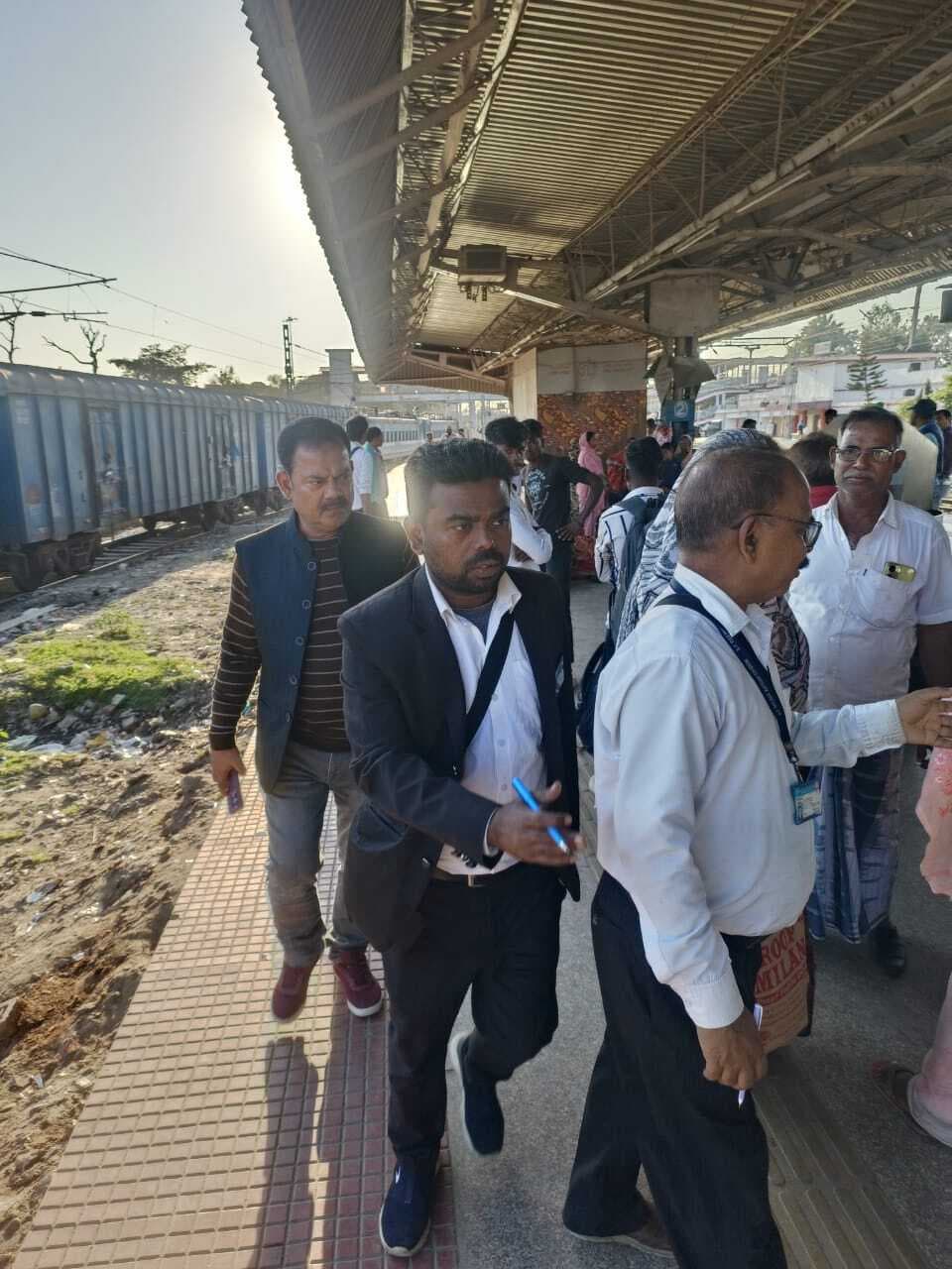 विशेष टिकट चेकिंग में 186 धड़ाये, 1.46 लाख वसूला जुर्माना