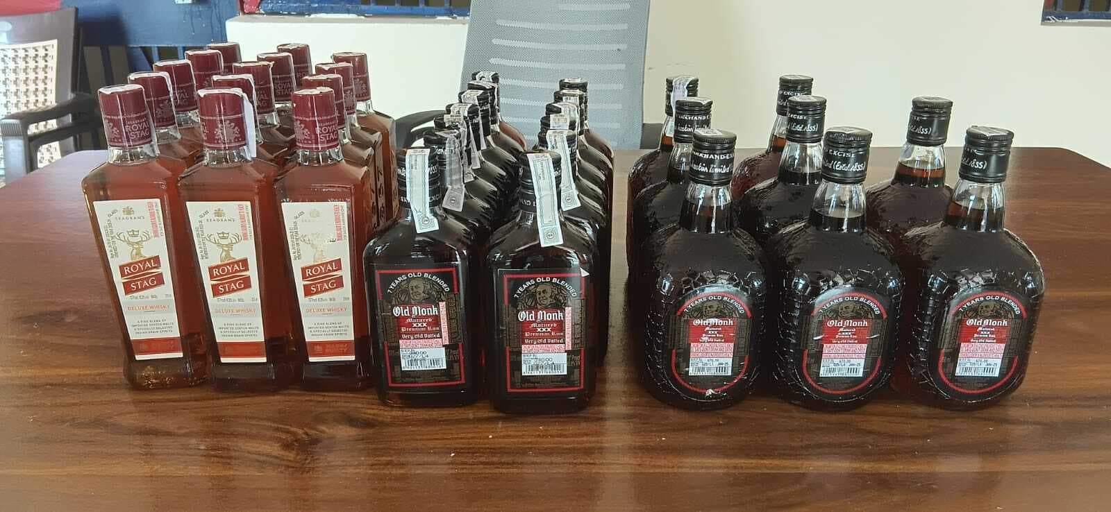 वाहन जांच में पुलिस को देखकर भाग रहा शराब तस्कर दुर्घटनाग्रस्त, रेफर