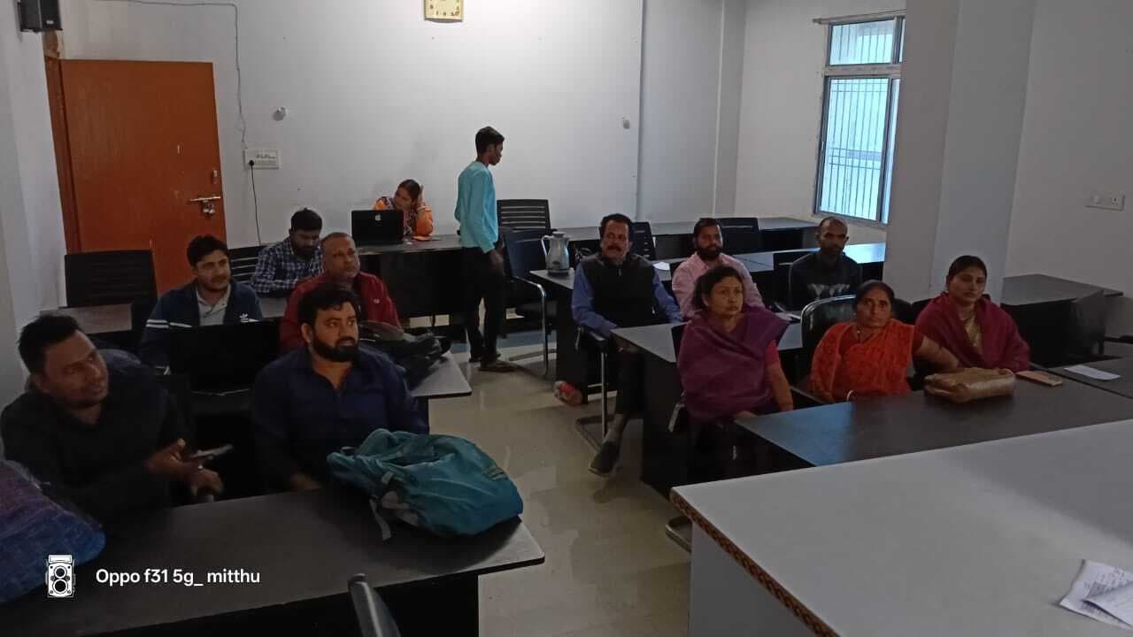 मुखिया व पंचायत सचिवों को विकास कार्य में तेजी लाने का निर्देश