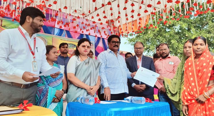 Bokaro News : शिविरों में अधिक मामलों के निदान करने का निर्देश