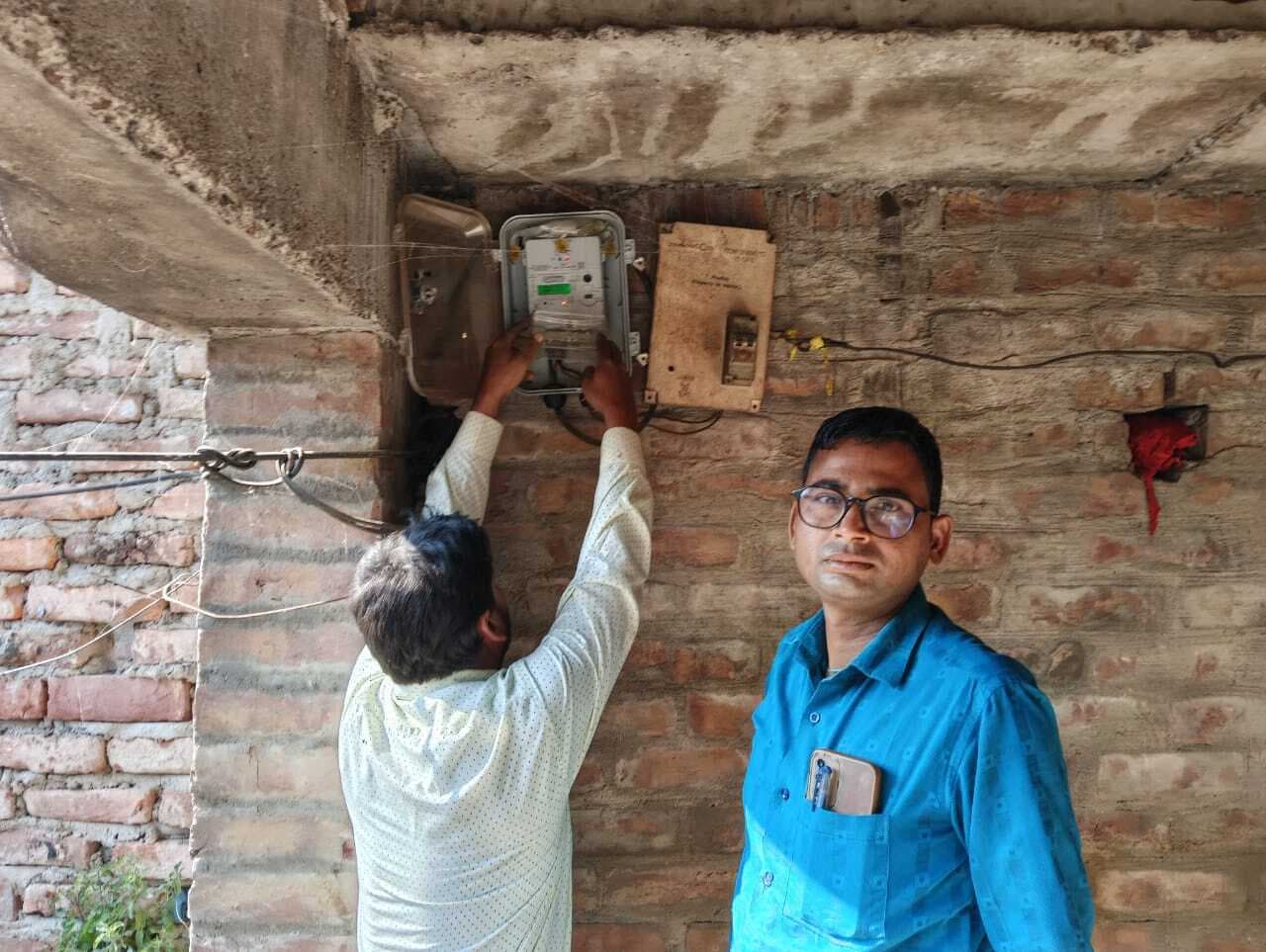 बिजली चोरी के आरोप में डीफाल्टर उपभोक्ताओं पर प्राथमिकी दर्ज