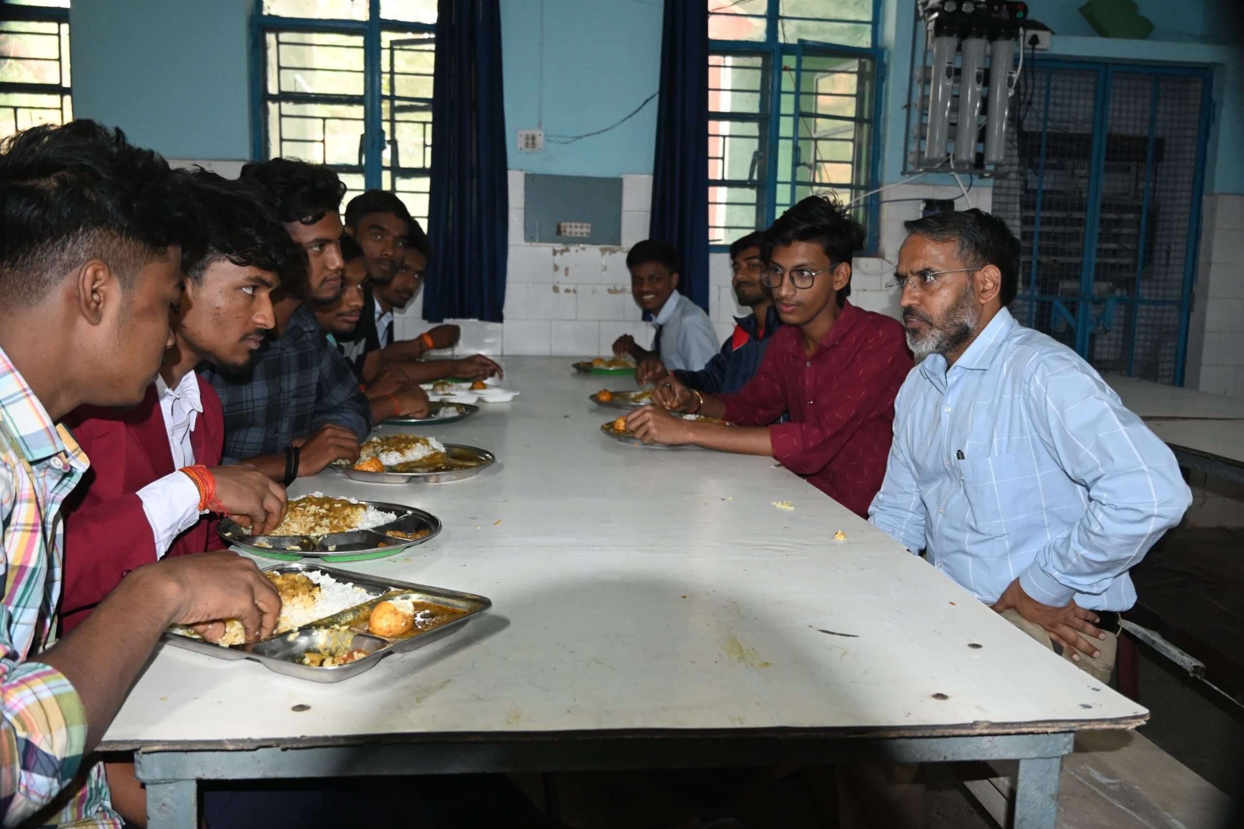 Giridih News: उपायुक्त ने किया जवाहर नवोदय विद्यालय का निरीक्षण