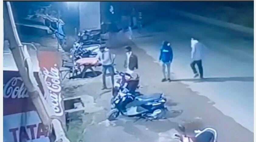 Seraikela Kharsawan News : 8-10 युवकों ने होटल टाटा हाइवे के मालिक से की मारपीट, फायरिंग