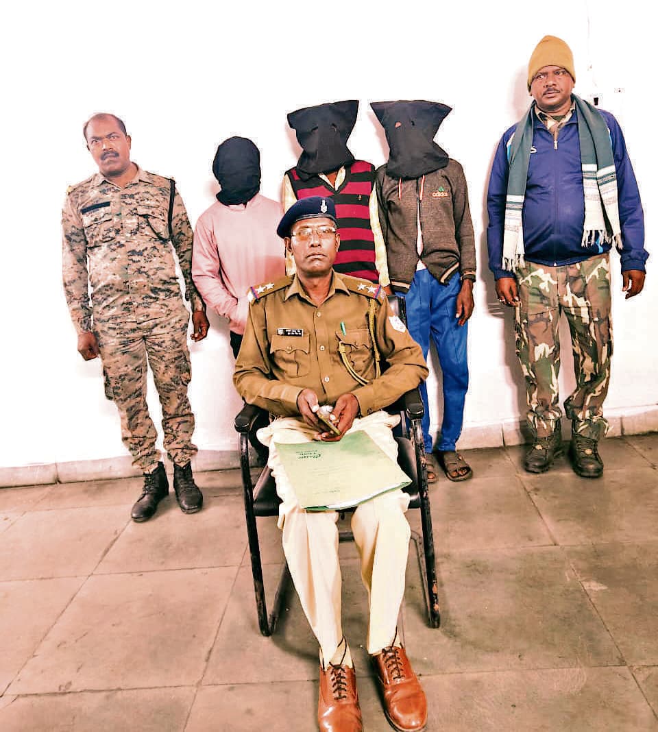 Seraikela Kharsawan News : अंधविश्वास में भाई- भतीजा ने की सोयना मुंडा की हत्या