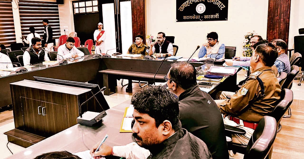 Seraikela Kharsawan News : चेकनाकाें पर लगेंगे सीसीटीवी, 24 घंटे दंडाधिकारी व पुलिस तैनात होंगे