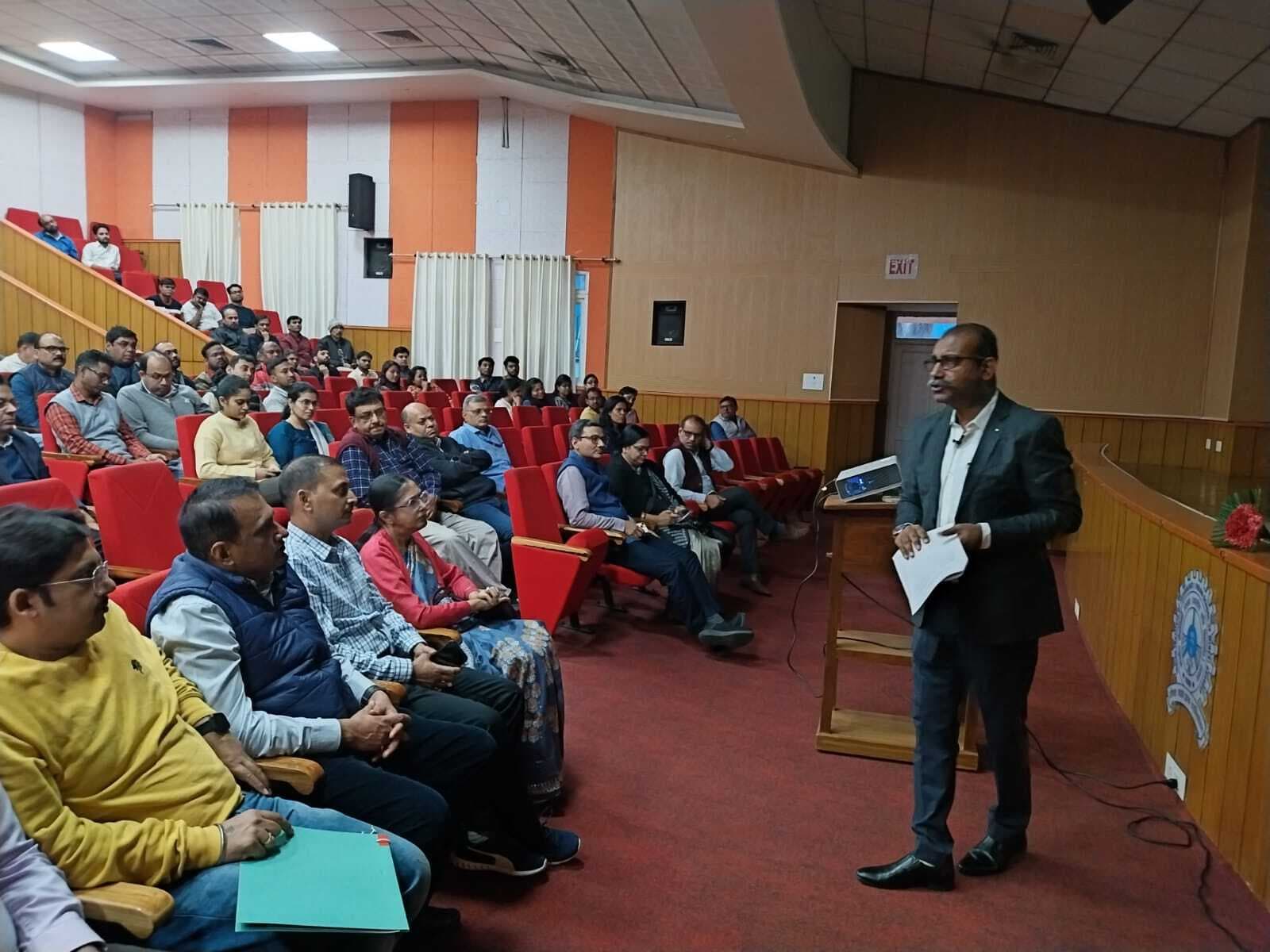 Dhanbad News: विश्वास की कमी से होते हैं कई विवाद : डॉ श्रेयस्कर