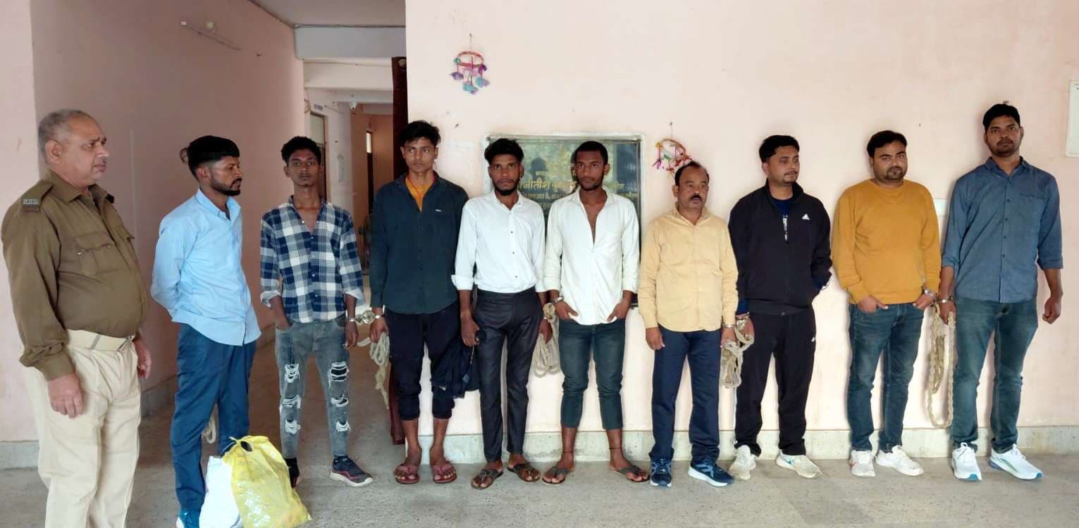 एक तस्कर व आठ शराबी गिरफ्तार