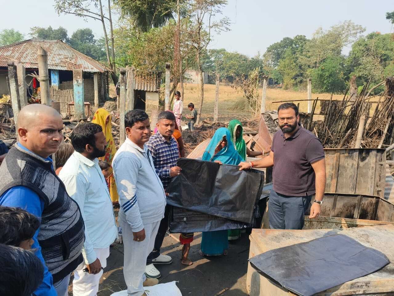 शॉर्ट सर्किट से लगी आग, पांच घर जले