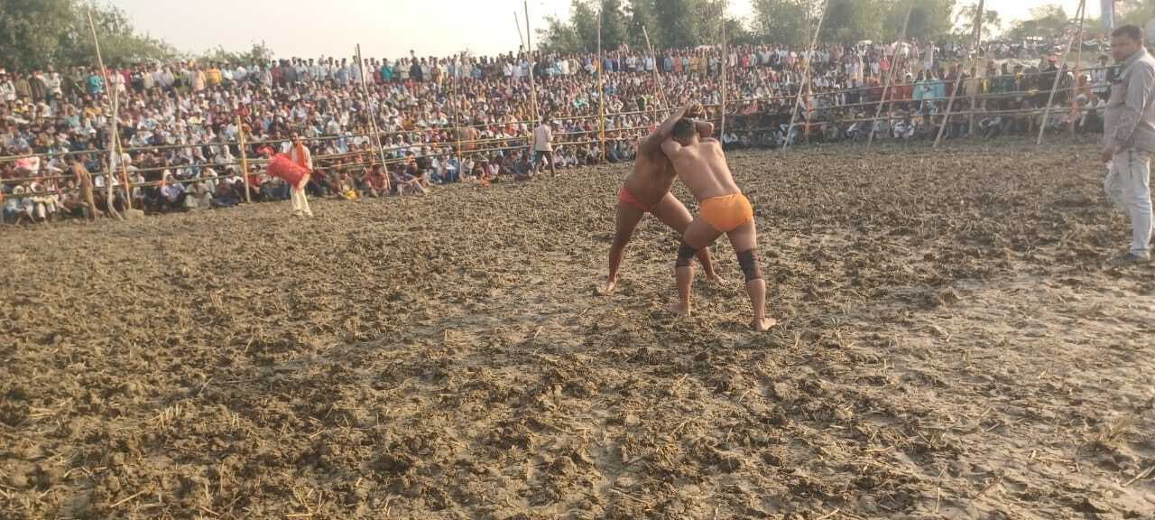 मधुबनी के छोटू पहलवान ने कानपुर के अमन को किया पराजित