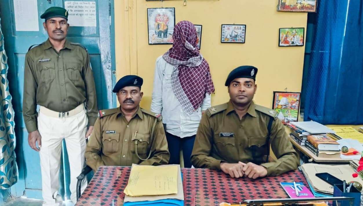 Deoghar News : तेजाब फेंक कर यात्री को घायल करने का आरोपित गिरफ्तार