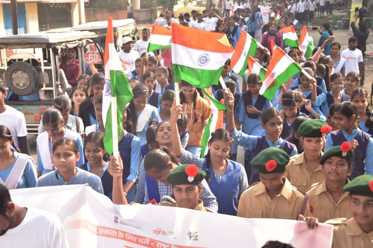 सरदार पटेल की जयंती पर शहर में की गयी एकता पदयात्रा