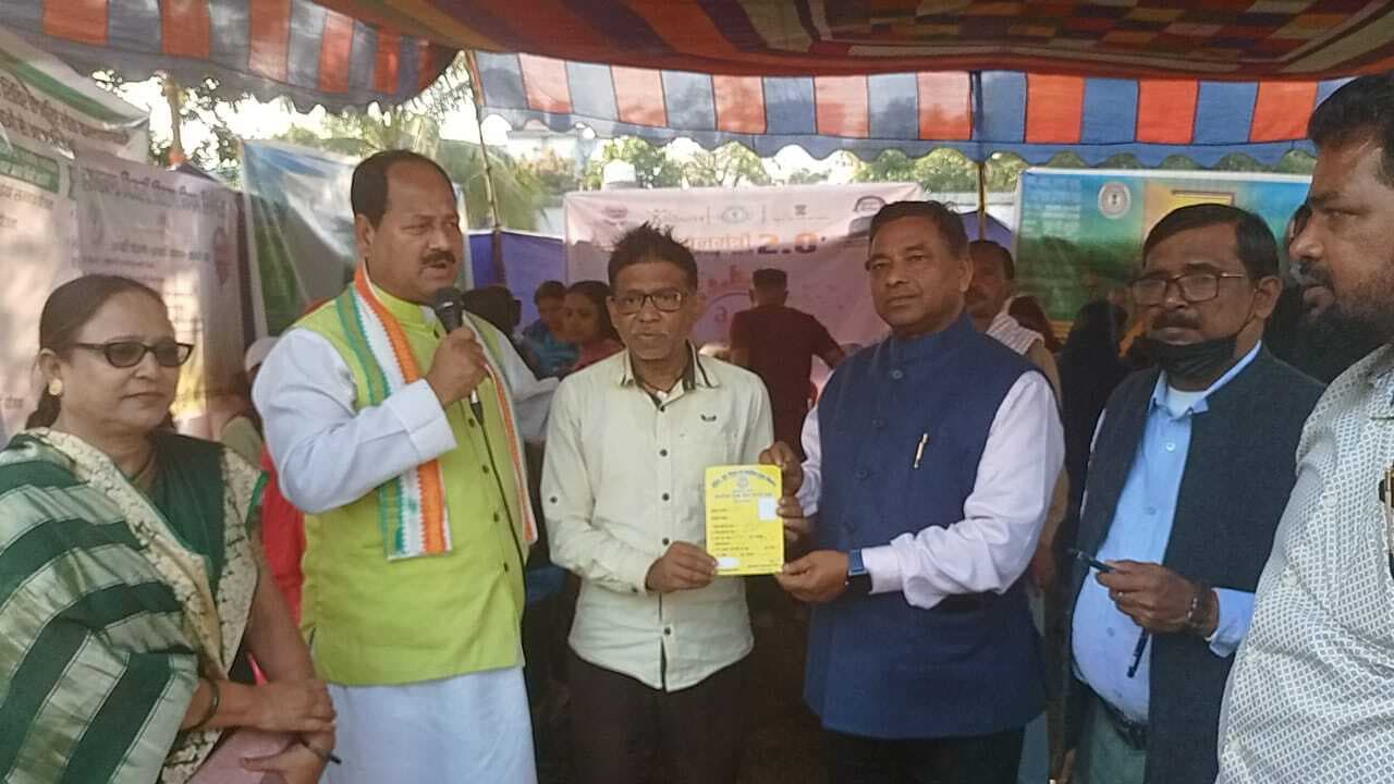 शिविर में परिसंपत्तियों का किया गया वितरण