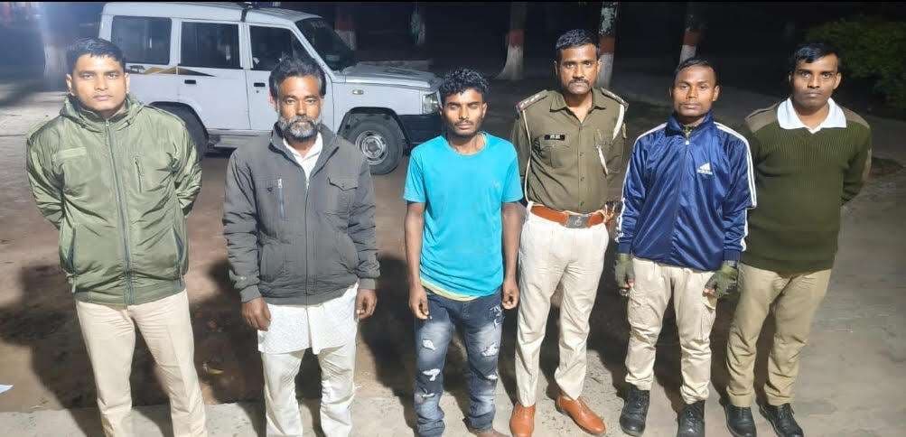 पोठिया पुलिस ने तीन आरोपितों को किया गिरफ्तार