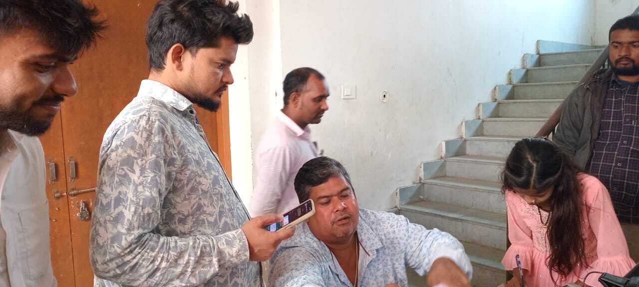 शंभुगंज प्रखंड मुख्यालय में आधार कार्ड बनाने का कार्य शुरू