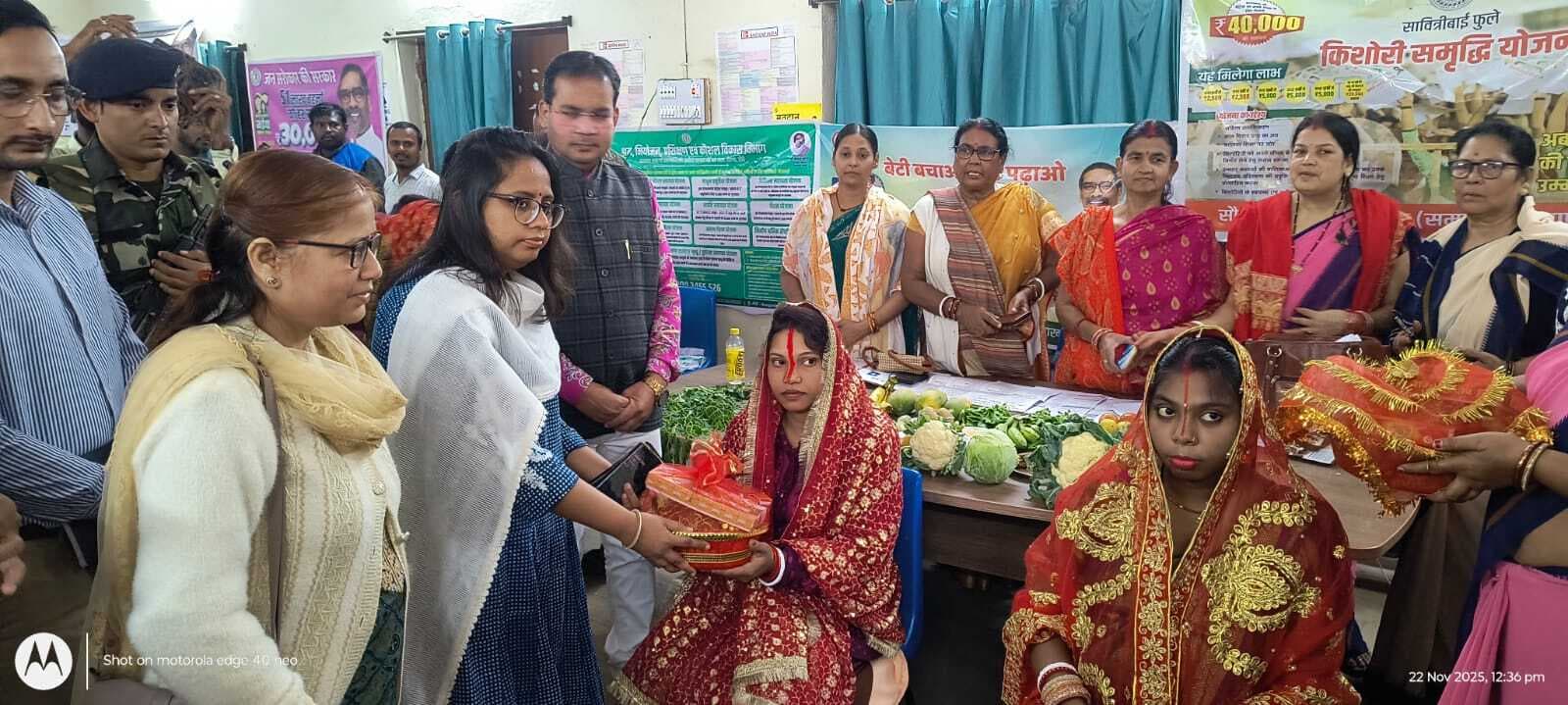 डीसी ने शिविर में गोद भराई रस्म की अदा